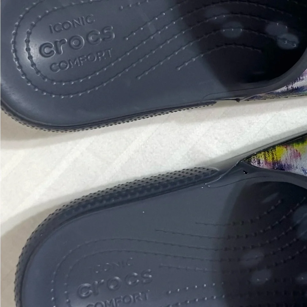 CROCS Classic Slide Sandals Meta Scape City Graphic Print Size 9 Men / 11 Women